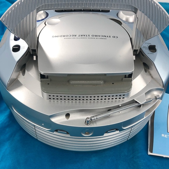 Philips CD Radio Cassette Recorder AZ8084 - Picture 3 of 4